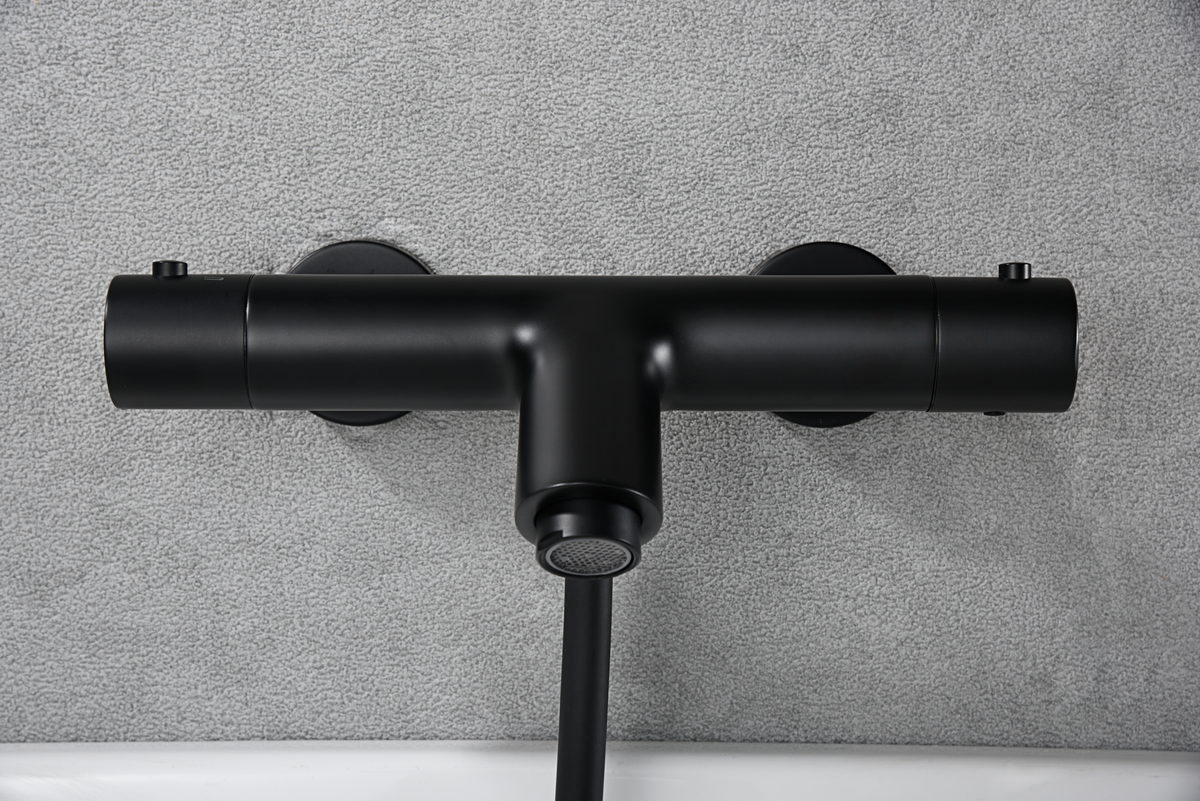 Grifo termostático de bañera y ducha Monza con kit de ducha IMEX – Negro mate – imagen 16