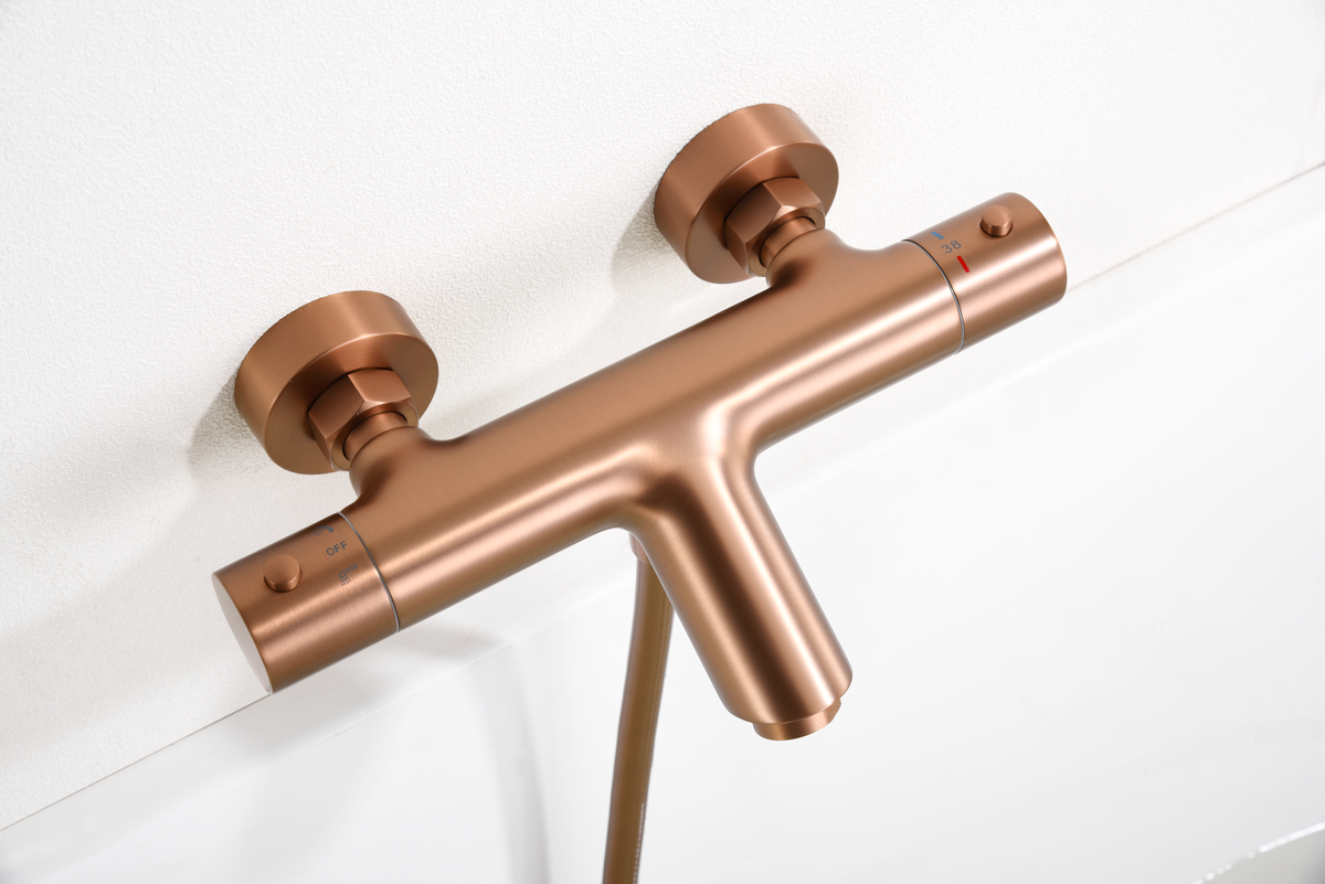 Grifo termostático de bañera y ducha Monza con kit de ducha IMEX – Oro rosa cepillado – imagen 10