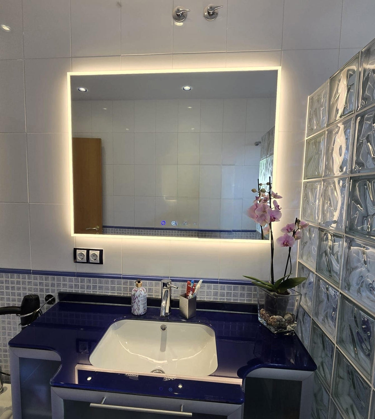 Espejo de baño LED rectangular con marco iluminado Boston – imagen 5