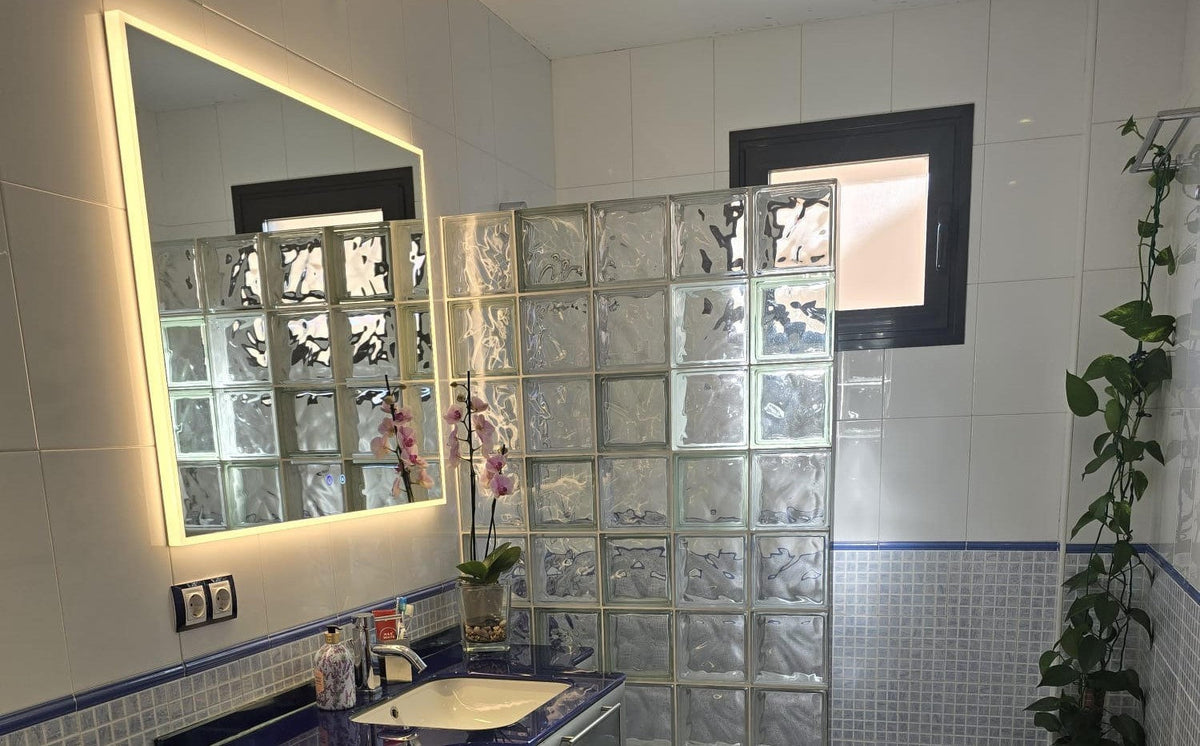 Espejo de baño LED rectangular con marco iluminado Boston – imagen 6